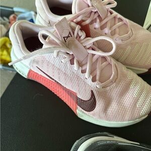 Nike Women's Pink and Red Sneakers
